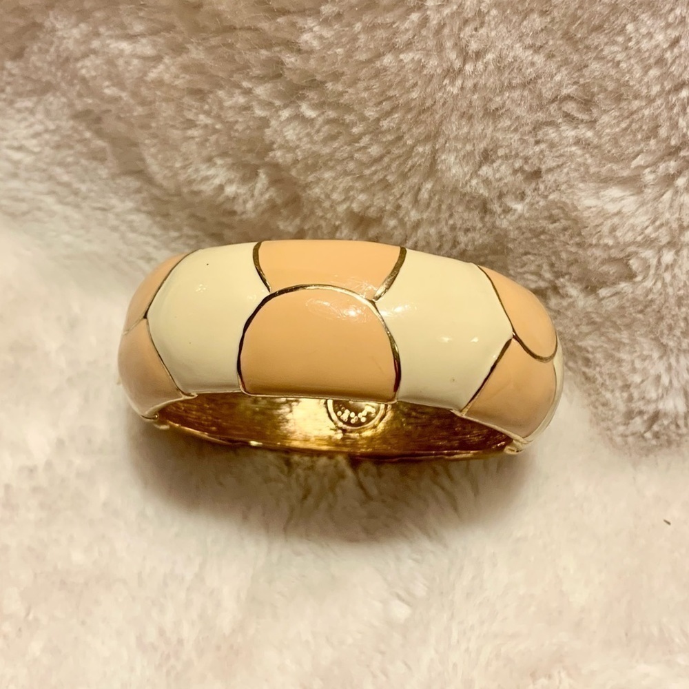 J Crew Bangle Bracelet Cream Peach Circle design Gold-tone Trim Beautiful Classy - Picture 6 of 11